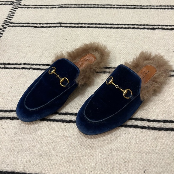 Gucci fur loafers 
Navy Blue velvet - Picture 2 of 6